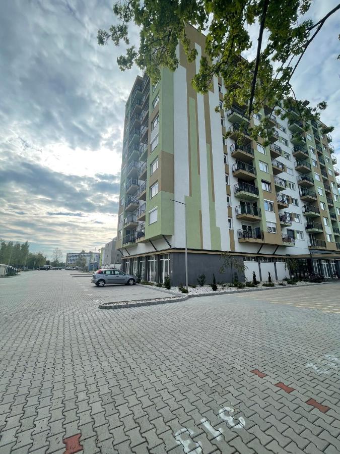 Cadet Holiday Apartman Ezuestpart Siófok Zewnętrze zdjęcie