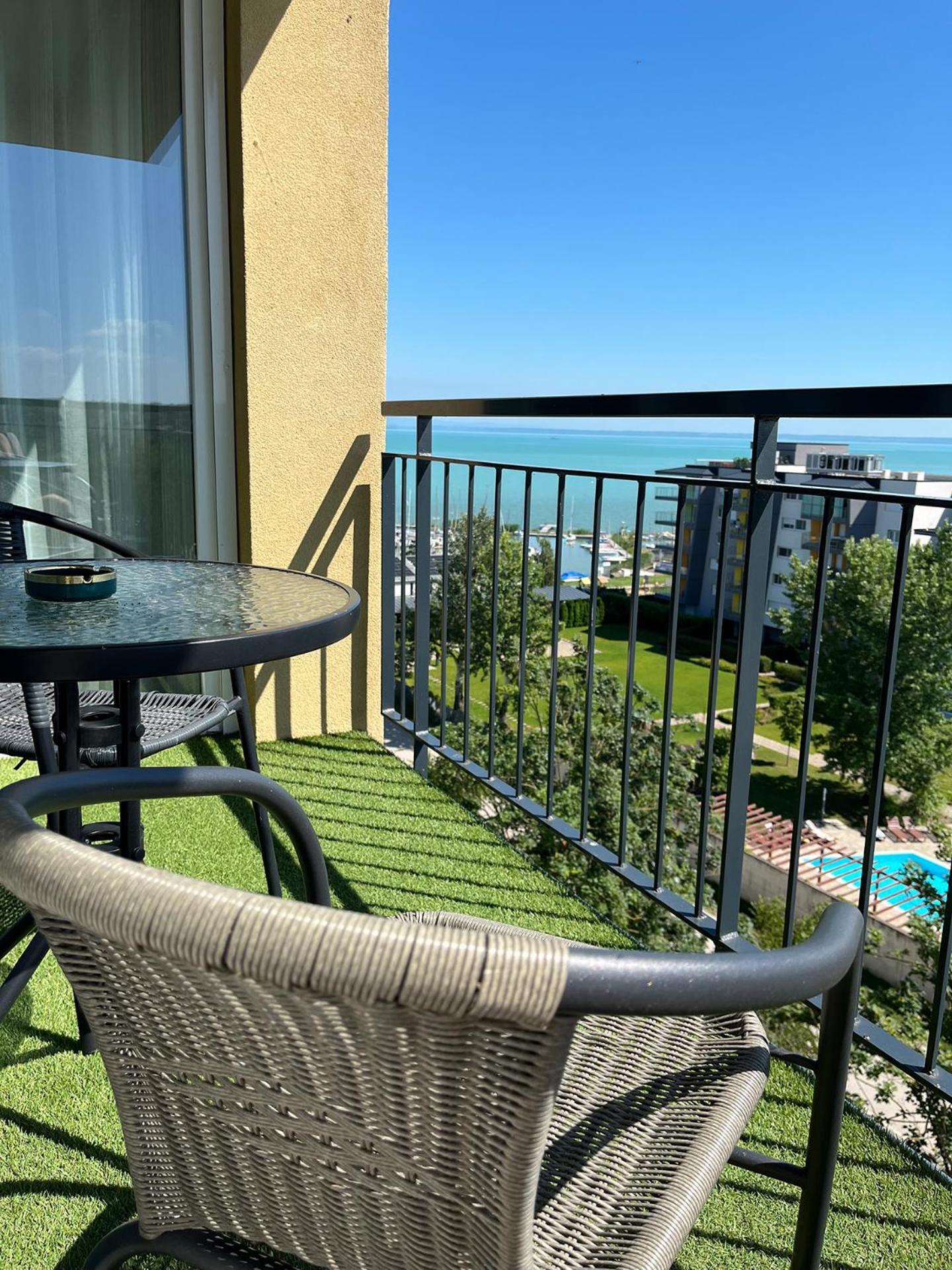 Cadet Holiday Apartman Ezuestpart Siófok Zewnętrze zdjęcie